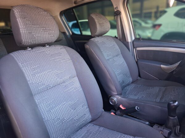 Renault Sandero 1.0 Expression 2011 — foto 10
