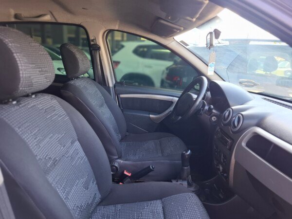 Renault Sandero 1.0 Expression 2011 — foto 11