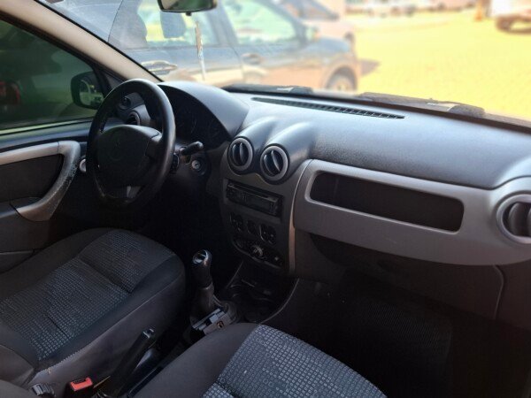 Renault Sandero 1.0 Expression 2011 — foto 12